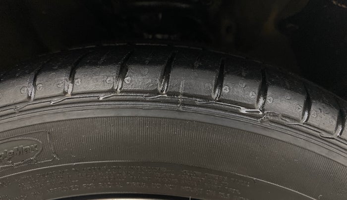 2014 Hyundai Verna FLUIDIC 1.6 CRDI SX AT, Diesel, Automatic, 99,487 km, Right Front Tyre Tread