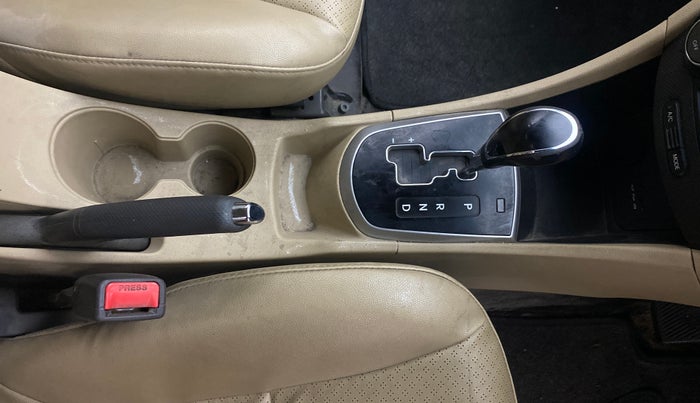 2014 Hyundai Verna FLUIDIC 1.6 CRDI SX AT, Diesel, Automatic, 99,487 km, Gear Lever