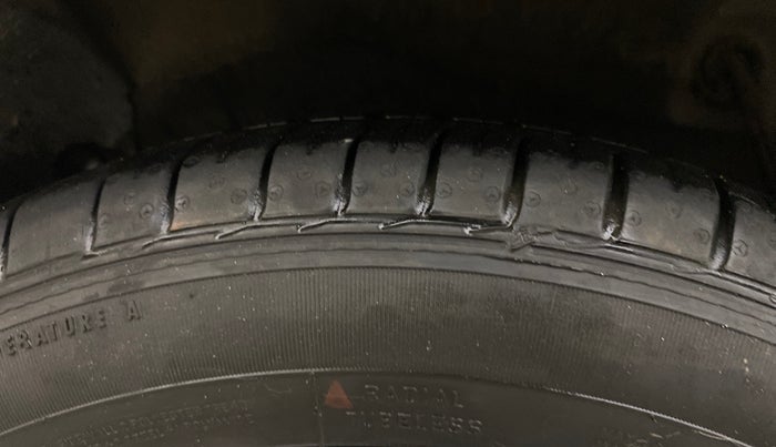 2014 Hyundai Verna FLUIDIC 1.6 CRDI SX AT, Diesel, Automatic, 99,487 km, Right Rear Tyre Tread