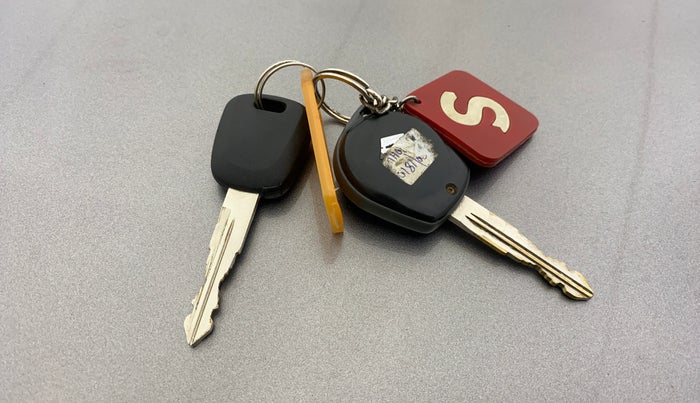 2013 Maruti Swift VXI, Petrol, Manual, 63,984 km, Key Close Up