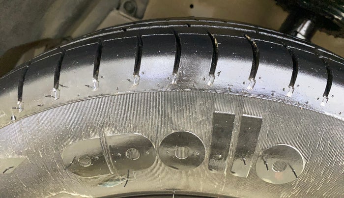 2013 Maruti Swift VXI, Petrol, Manual, 63,984 km, Left Front Tyre Tread