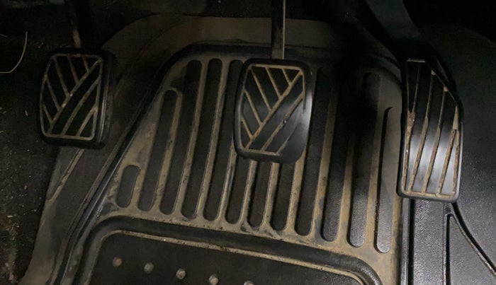 2013 Maruti Swift VXI, Petrol, Manual, 63,984 km, Pedals