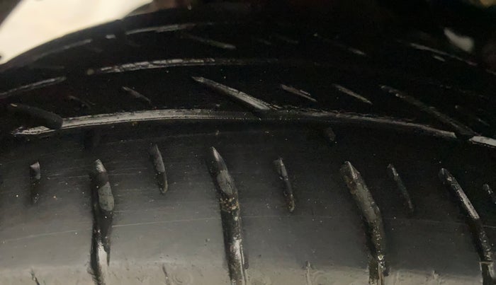 2015 Hyundai Eon D-LITE+, Petrol, Manual, 24,278 km, Right Rear Tyre Tread