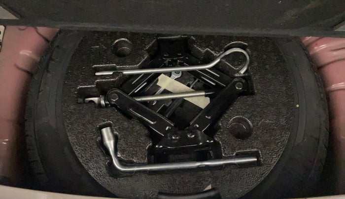 2021 Mahindra XUV300 W8 (O) 1.5 DIESEL AMT, Diesel, Automatic, 75,875 km, Spare Tyre