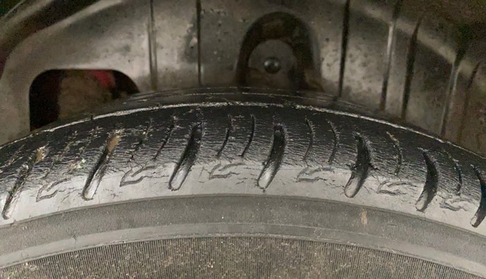 2021 Mahindra XUV300 W8 (O) 1.5 DIESEL AMT, Diesel, Automatic, 75,875 km, Left Rear Tyre Tread