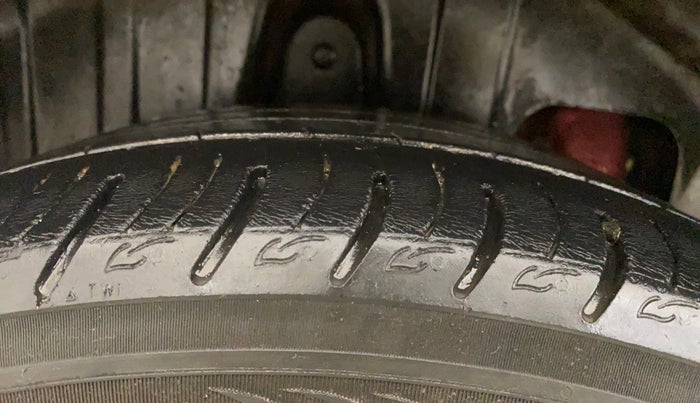 2021 Mahindra XUV300 W8 (O) 1.5 DIESEL AMT, Diesel, Automatic, 75,875 km, Right Rear Tyre Tread