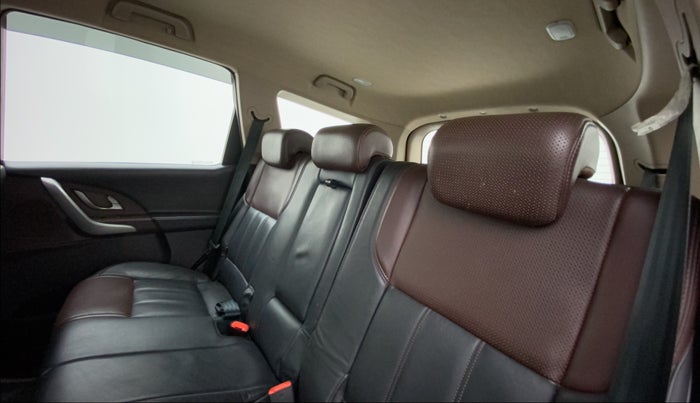 2014 Mahindra XUV500 W8, Diesel, Manual, 96,252 km, Right Side Rear Door Cabin