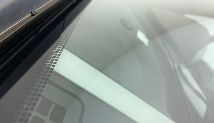 2014 Mahindra XUV500 W8, Diesel, Manual, 96,252 km, Front windshield - Minor spot on windshield