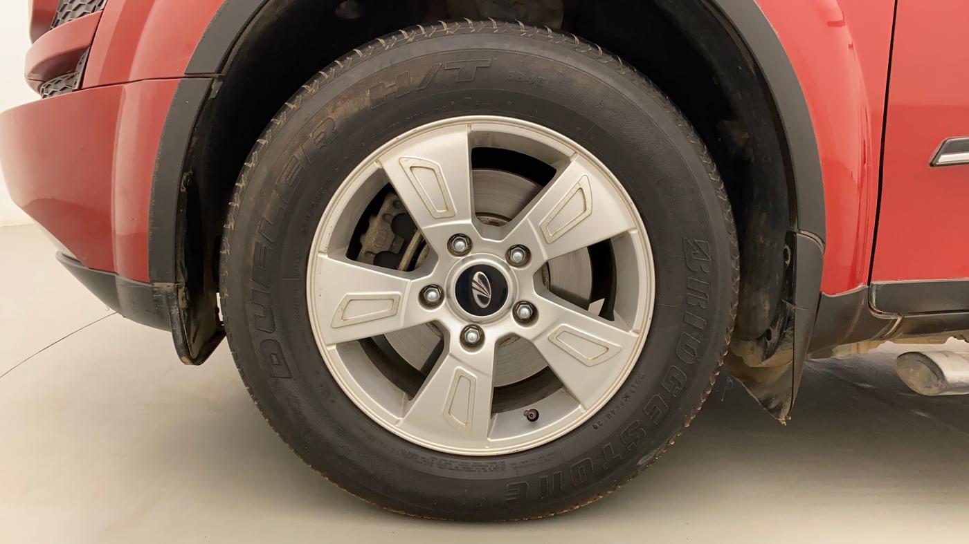 2014 Mahindra XUV500 W8, Diesel, Manual, 96,252 km, Left Front Wheel