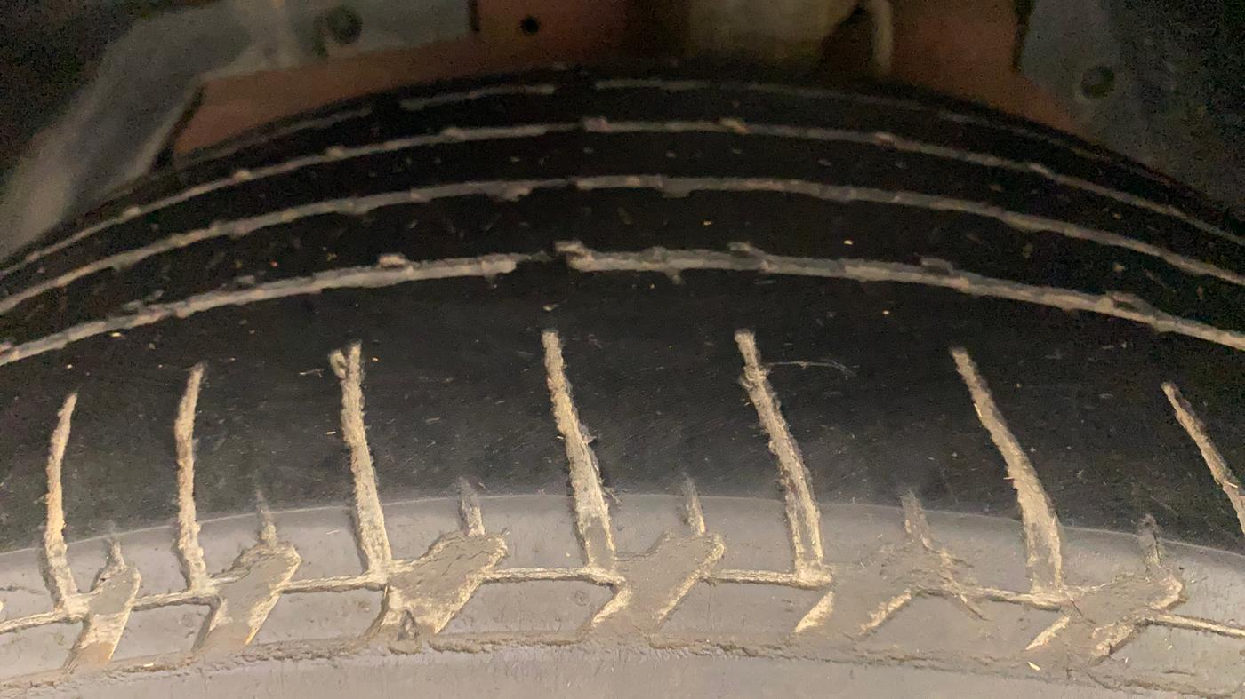 2014 Mahindra XUV500 W8, Diesel, Manual, 96,252 km, Left Front Tyre Tread
