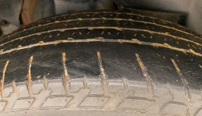 2014 Mahindra XUV500 W8, Diesel, Manual, 96,252 km, Right Rear Tyre Tread