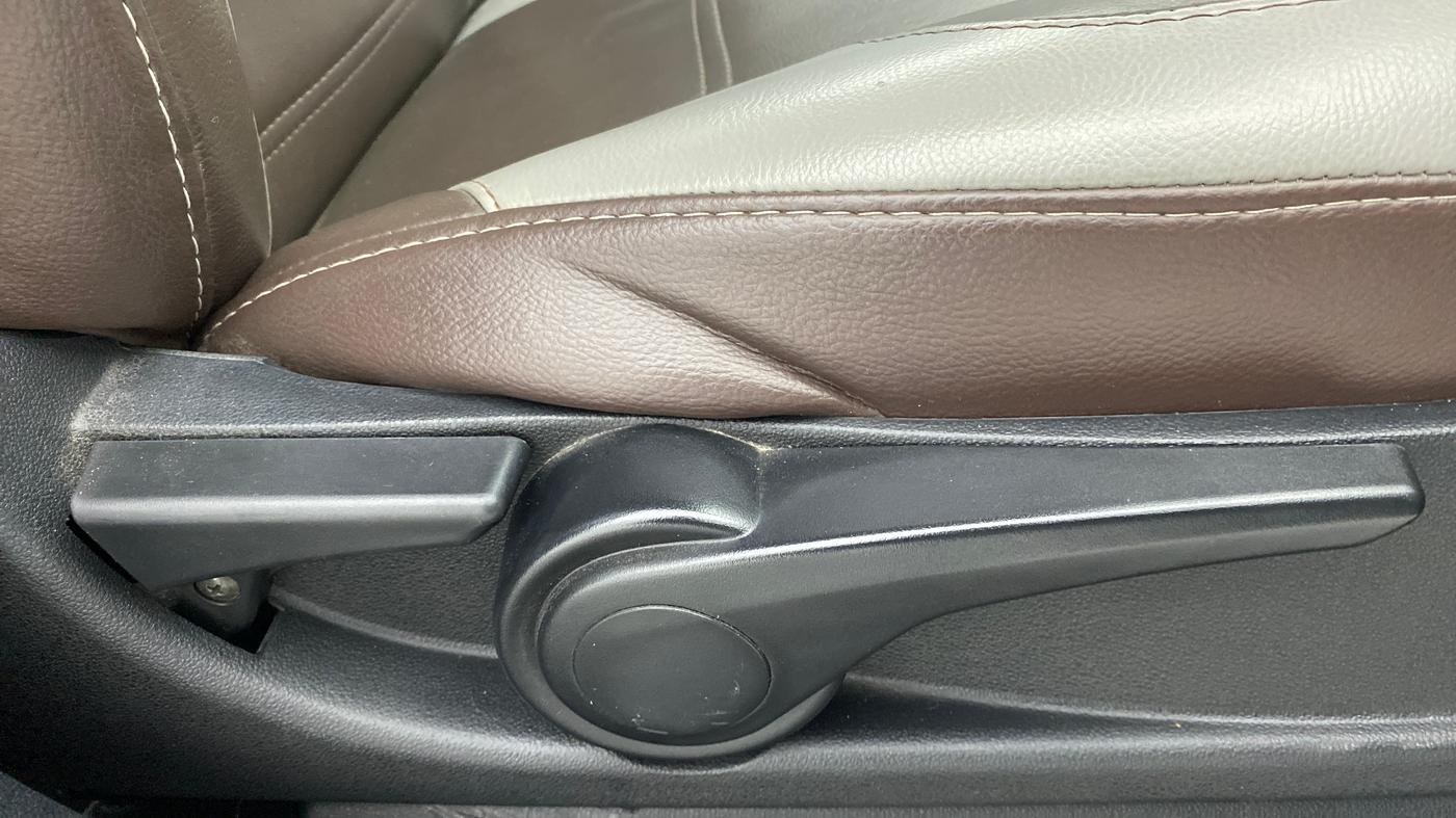 2017 Tata Tiago XZ 1.05 REVOTORQ, Diesel, Manual, 27,351 km, Driver Side Adjustment Panel