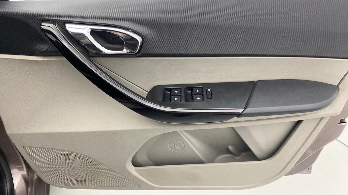 2017 Tata Tiago XZ 1.05 REVOTORQ, Diesel, Manual, 27,351 km, Driver Side Door Panels Control