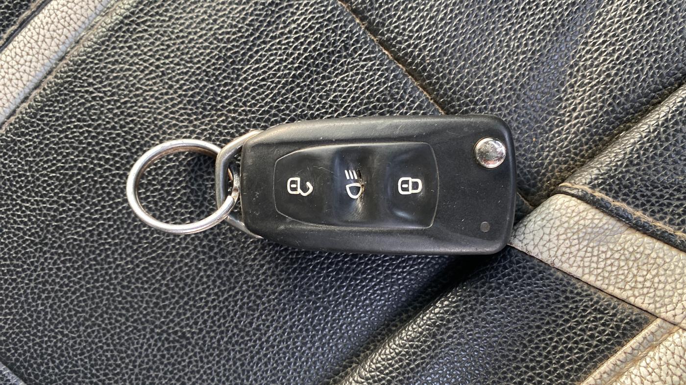 2020 Tata NEXON XM DIESEL, Diesel, Manual, 1,38,273 km, Key Close Up