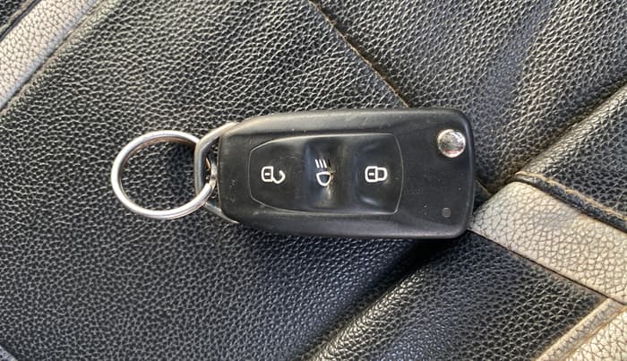 2020 Tata NEXON XM DIESEL, Diesel, Manual, 1,38,241 km, Key Close Up