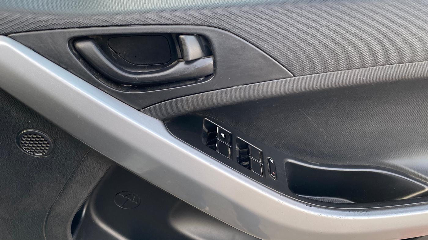 2020 Tata NEXON XM DIESEL, Diesel, Manual, 1,38,273 km, Driver Side Door Panels Control