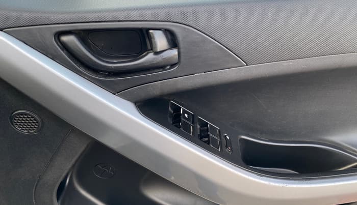 2020 Tata NEXON XM DIESEL, Diesel, Manual, 1,38,241 km, Driver Side Door Panels Control