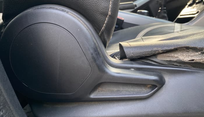 2020 Tata NEXON XM DIESEL, Diesel, Manual, 1,38,241 km, Driver Side Adjustment Panel