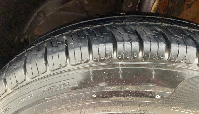 2019 Maruti Dzire VDI, Diesel, Manual, 69,749 km, Left Front Tyre Tread