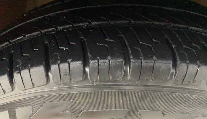 2019 Maruti Dzire VDI, Diesel, Manual, 69,749 km, Right Front Tyre Tread