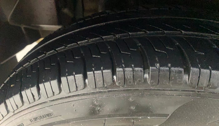 2019 Maruti Dzire VDI, Diesel, Manual, 69,749 km, Right Rear Tyre Tread
