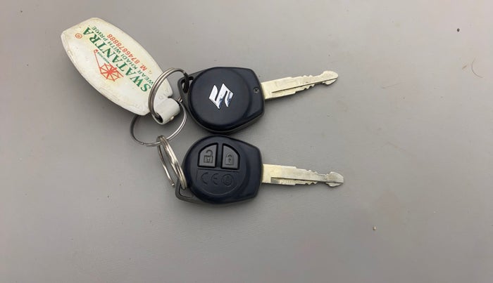 2019 Maruti Dzire VDI, Diesel, Manual, 69,749 km, Key Close Up