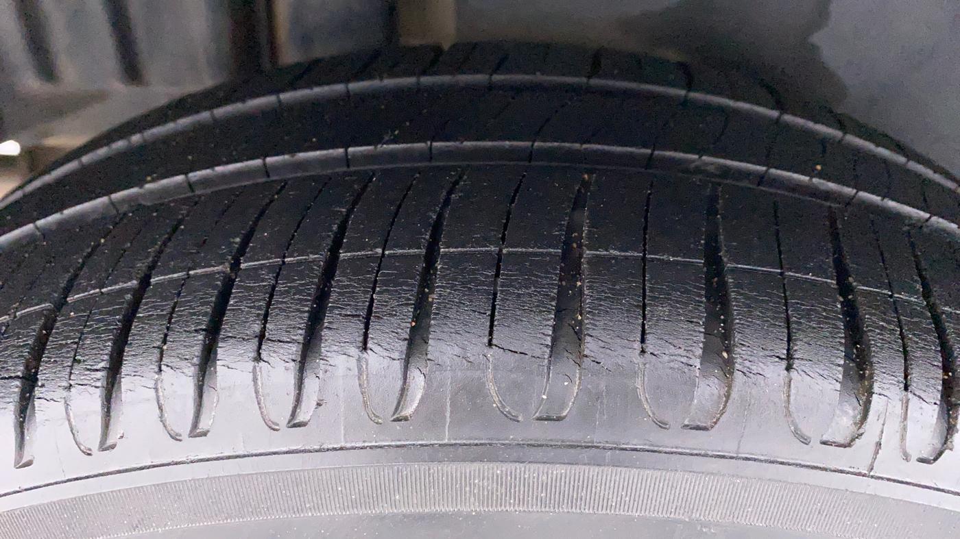 2012 Maruti Swift Dzire VDI, Diesel, Manual, 1,00,142 km, Right Rear Tyre Tread