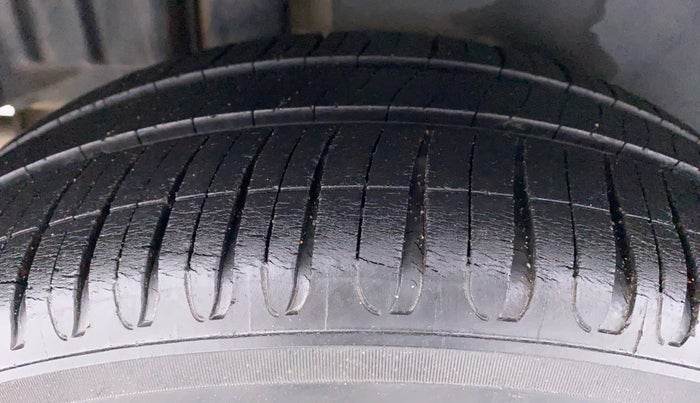2012 Maruti Swift Dzire VDI, Diesel, Manual, 1,00,142 km, Right Rear Tyre Tread