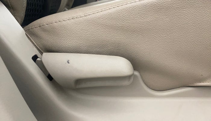 2016 Maruti Celerio ZXI, Petrol, Manual, 60,987 km, Driver Side Adjustment Panel