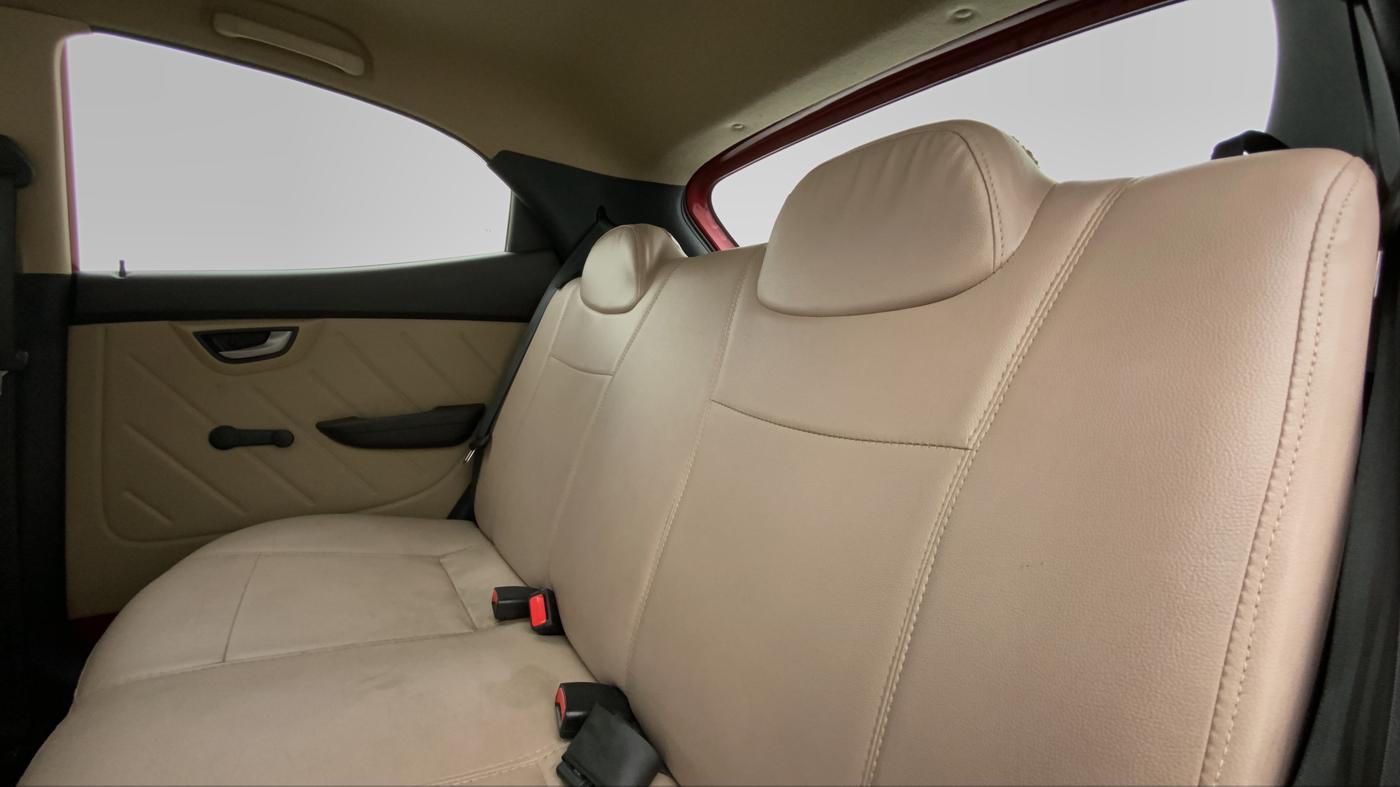 2018 Hyundai Eon SPORTZ, Petrol, Manual, 87,043 km, Right Side Rear Door Cabin