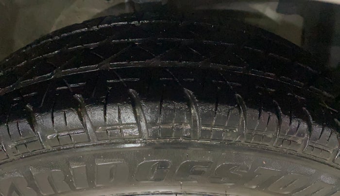 2015 Maruti Swift LXI, Petrol, Manual, 45,310 km, Right Front Tyre Tread