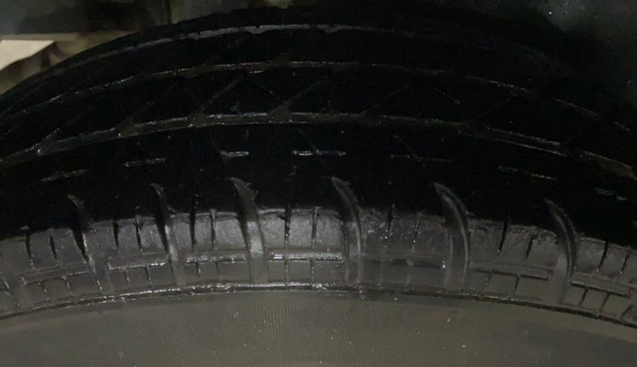 2015 Maruti Swift LXI, Petrol, Manual, 45,310 km, Right Rear Tyre Tread