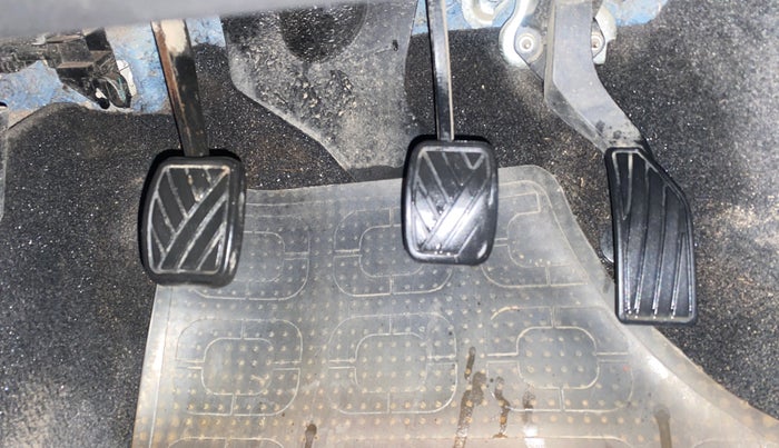 2015 Maruti Swift LXI, Petrol, Manual, 45,310 km, Pedals