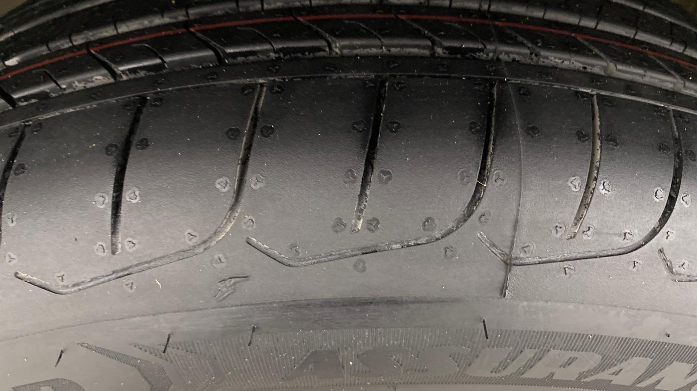 2021 KIA SELTOS HTK 1.5 PETROL, Petrol, Manual, 1,27,599 km, Left Front Tyre Tread