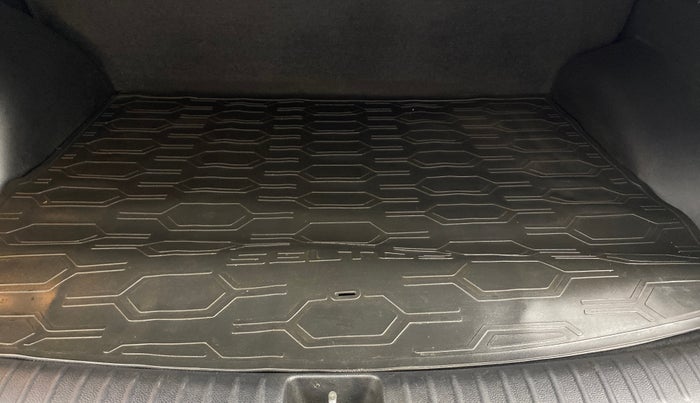 2021 KIA SELTOS HTK 1.5 PETROL, Petrol, Manual, 1,27,599 km, Boot Inside