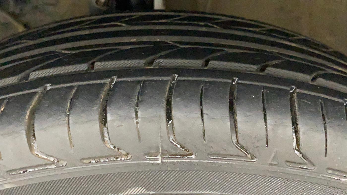 2016 Maruti Baleno DELTA PETROL 1.2, Petrol, Manual, 1,03,521 km, Left Front Tyre Tread
