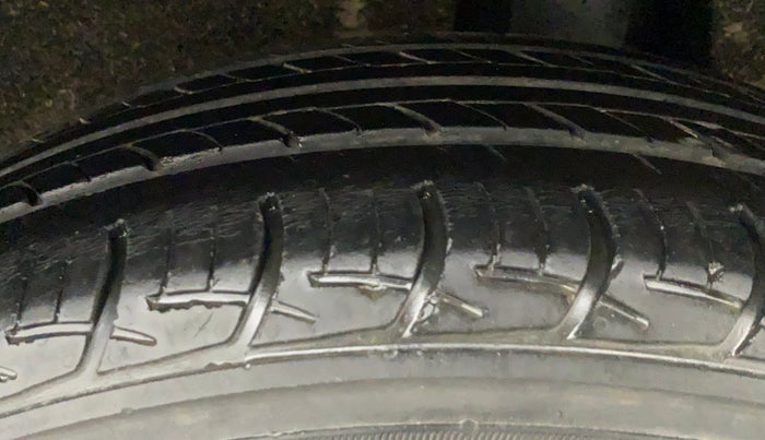 2016 Maruti Baleno DELTA PETROL 1.2, Petrol, Manual, 1,03,521 km, Left Rear Tyre Tread
