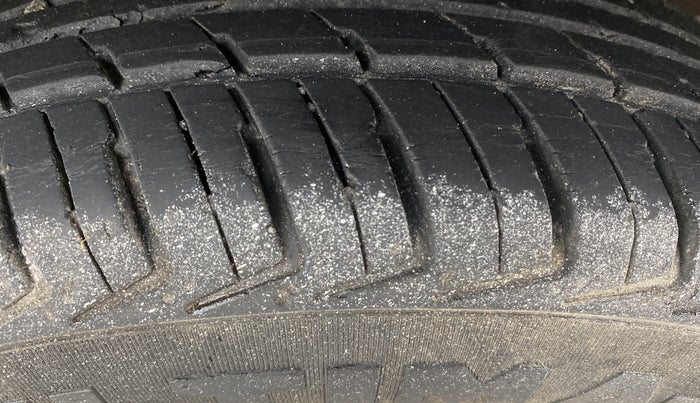 2017 Datsun Redi Go T(O) 0.8L LIMITED EDITION, Petrol, Manual, 40,039 km, Left Rear Tyre Tread