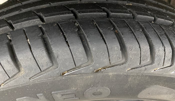 2017 Datsun Redi Go T(O) 0.8L LIMITED EDITION, Petrol, Manual, 40,039 km, Right Rear Tyre Tread