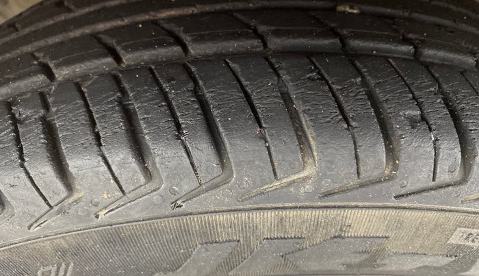 2017 Datsun Redi Go T(O) 0.8L LIMITED EDITION, Petrol, Manual, 40,039 km, Left Front Tyre Tread