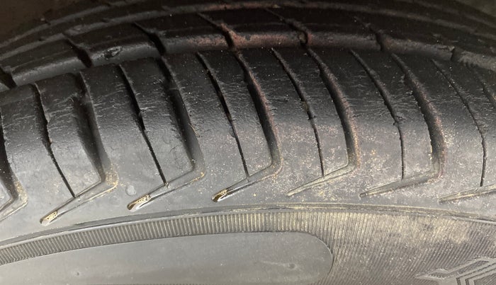 2017 Datsun Redi Go T(O) 0.8L LIMITED EDITION, Petrol, Manual, 40,039 km, Right Front Tyre Tread