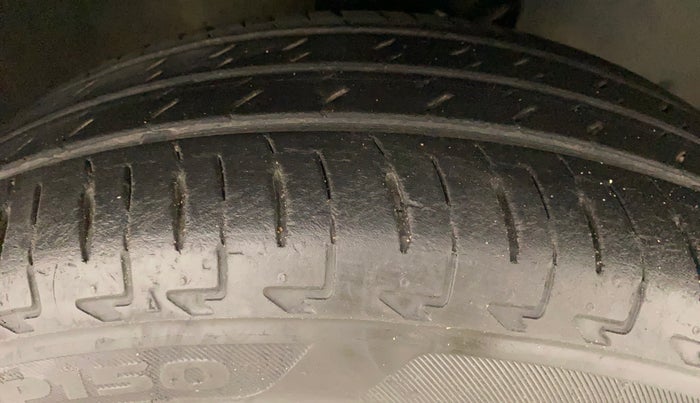 2017 Maruti IGNIS ZETA 1.2 AMT, Petrol, Automatic, 34,024 km, Right Front Tyre Tread