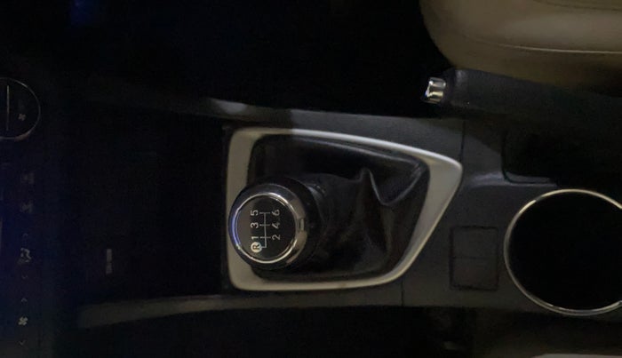 2014 Toyota Corolla Altis G PETROL, Petrol, Manual, 53,229 km, Gear Lever