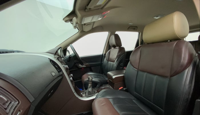 2013 Mahindra XUV500 W8 FWD, Diesel, Manual, 90,942 km, Right Side Front Door Cabin