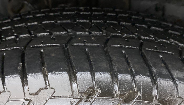 2013 Mahindra XUV500 W8 FWD, Diesel, Manual, 90,942 km, Right Front Tyre Tread