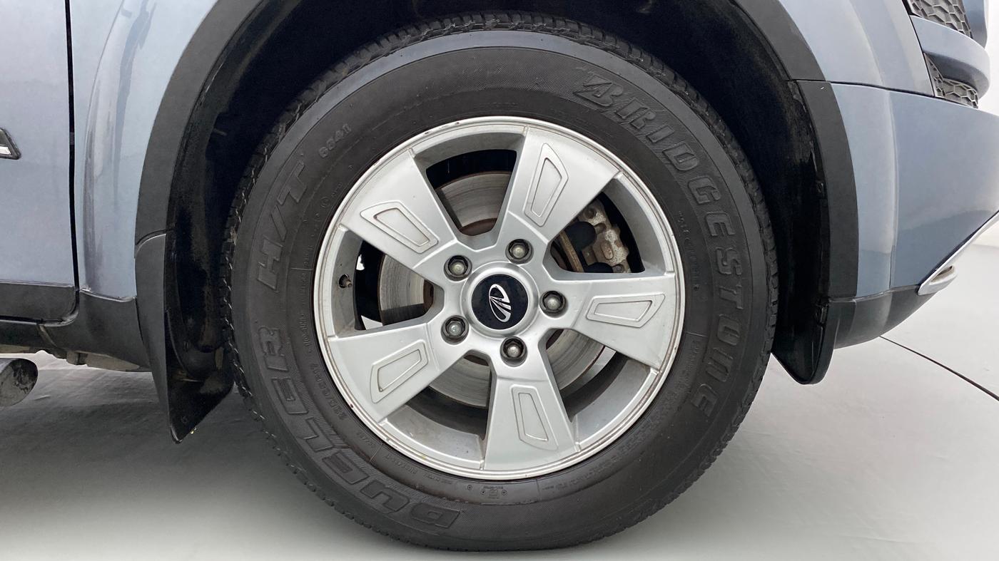 2013 Mahindra XUV500 W8 FWD, Diesel, Manual, 90,942 km, Right Front Wheel