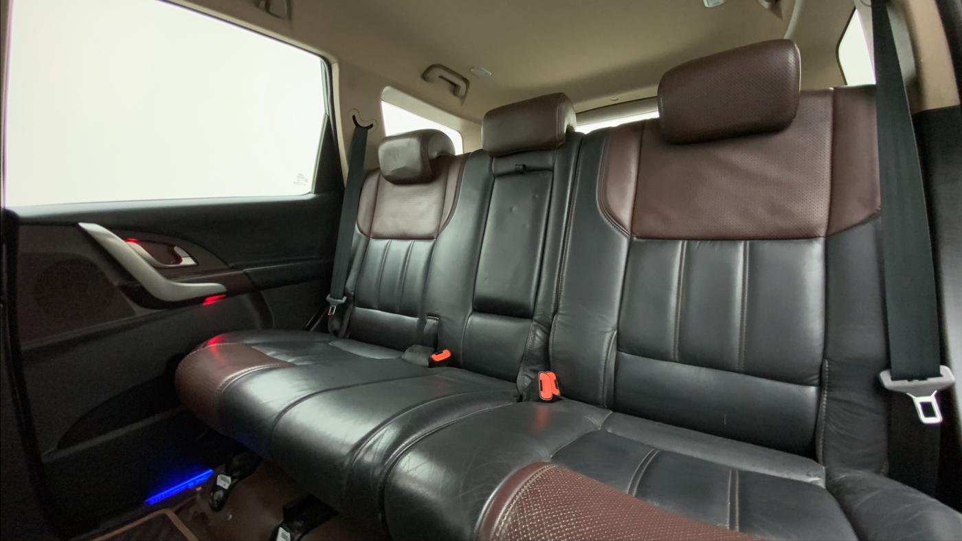 2013 Mahindra XUV500 W8 FWD, Diesel, Manual, 90,942 km, Right Side Rear Door Cabin