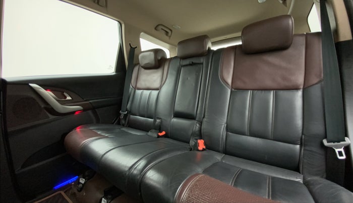 2013 Mahindra XUV500 W8 FWD, Diesel, Manual, 90,942 km, Right Side Rear Door Cabin