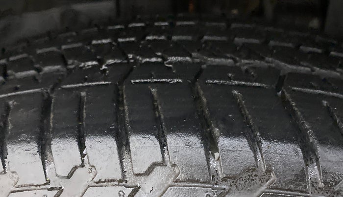 2013 Mahindra XUV500 W8 FWD, Diesel, Manual, 90,942 km, Left Front Tyre Tread