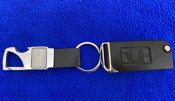 2013 Mahindra XUV500 W8 FWD, Diesel, Manual, 90,942 km, Key Close Up